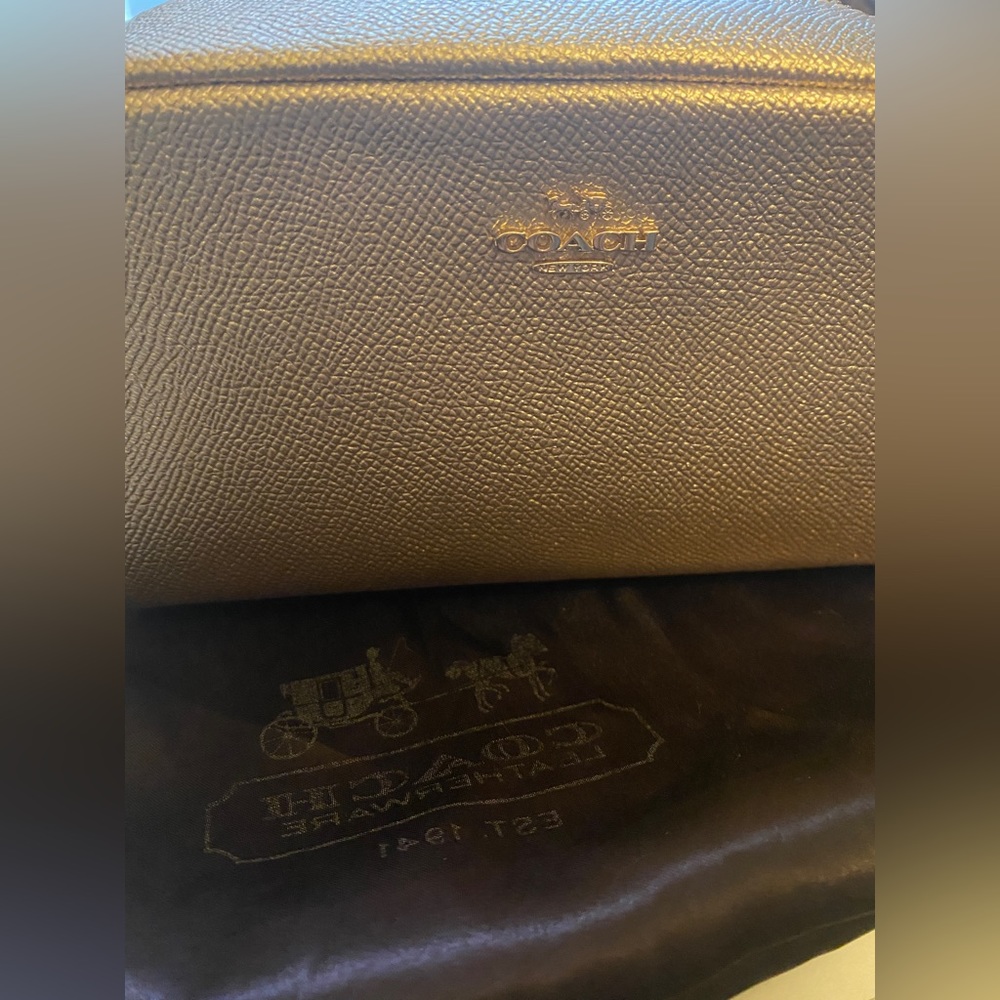 Coach Gold Bag - Picture 4 of 8